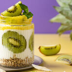 Dessert con ananas, cocco e kiwi