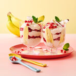 Mousse banana e cocco con chicchi di melagrana