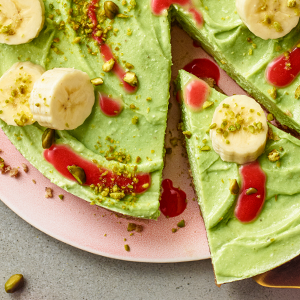 Banana and avocado raw cake