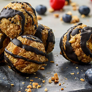 Banana and peanut energy balls