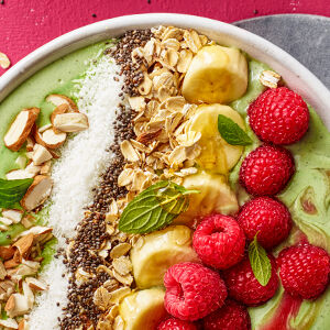 Raspberry and matcha smoothie bowl