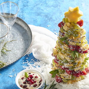 Fruity Christmas Tree With Dip