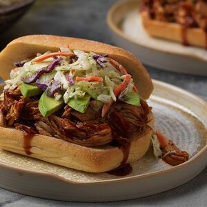 Slow_Cooker_Pulled_Chicken_Sandwich_1200x600