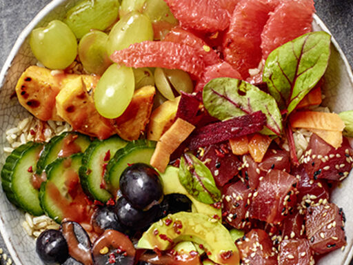 Tuna poké bowl with grapes and grapefruit