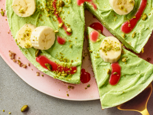 Banana and avocado raw cake