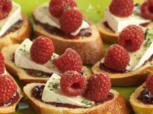 Raspberry and Brie Crostini 1000x383