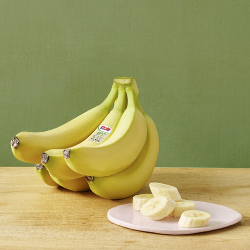 bio banana with tag sliced
